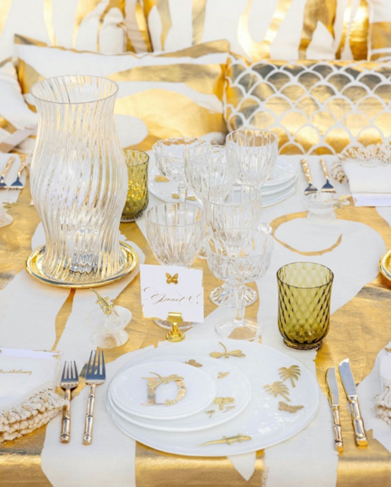 Allestimento piatti decorati in oro zecchino. Vetrofuso artigianato made in Italy